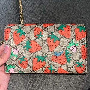 Gucci wallet/purse on a chain